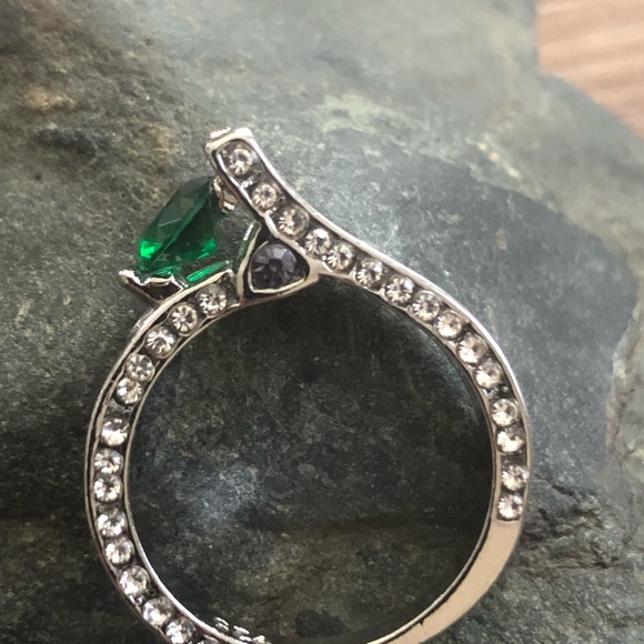 Ring - Picture 3 of 4